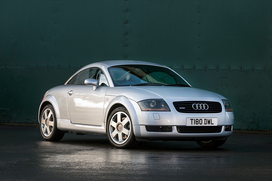 Четыре кольца эгоиста: как появилась Audi TT и как она опозорилась на автобанах