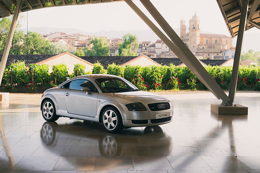 Четыре кольца эгоиста: как появилась Audi TT и как она опозорилась на автобанах