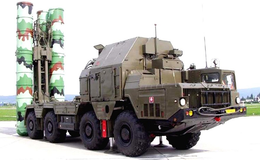 Первая четырехзарядная зенитная установка комплекса С-300 на шасси МАЗ-543М