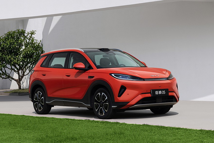 Обновленный гибридный BYD Sealion 05 DM-i. Посвежевший электрический паркетник выглядит так же