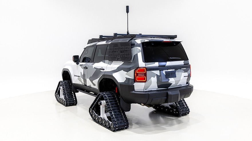 На фото: концепт Toyota Land Cruiser Snowhunter