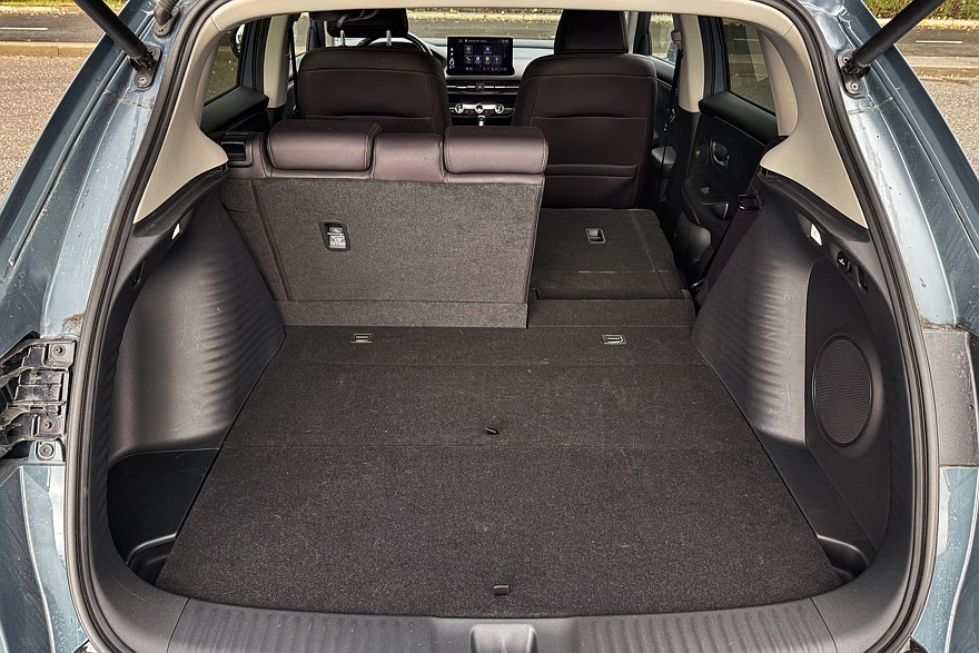 Японский минимализм с европейским лицом: тест-драйв Honda ZR-V