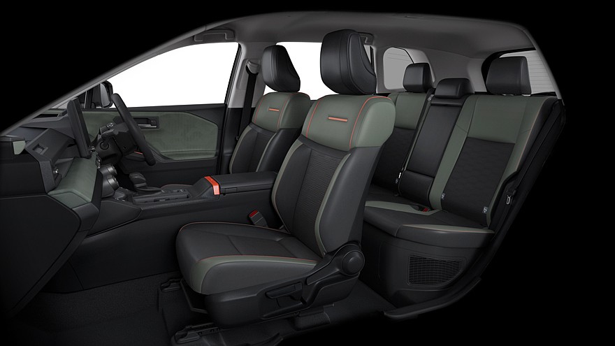 На фото: новый Toyota RAV4 Adventure