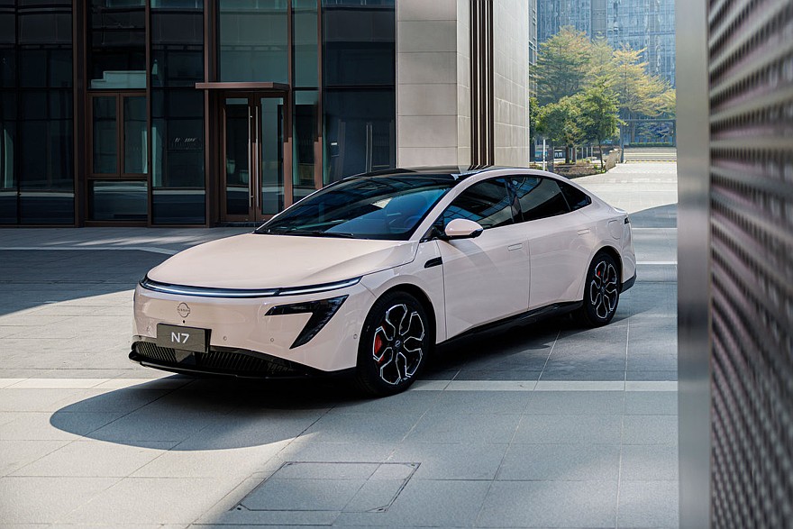 Исходный седан Nissan N7 образца 2025 года