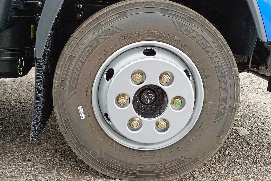 Чуть трясет, но очень радует: тест-драйв Sollers TR80