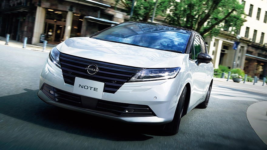 На фото: посвежевший Nissan Note
