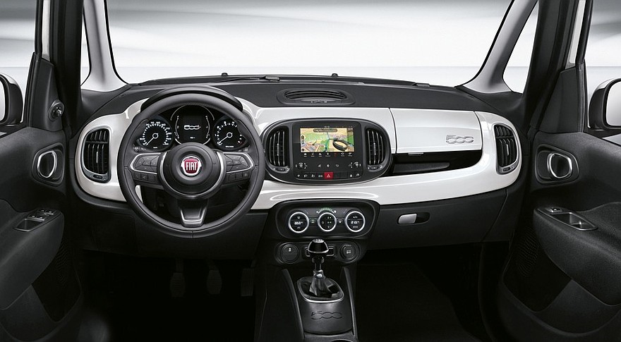 На фото: интерьер Fiat 500L Urban