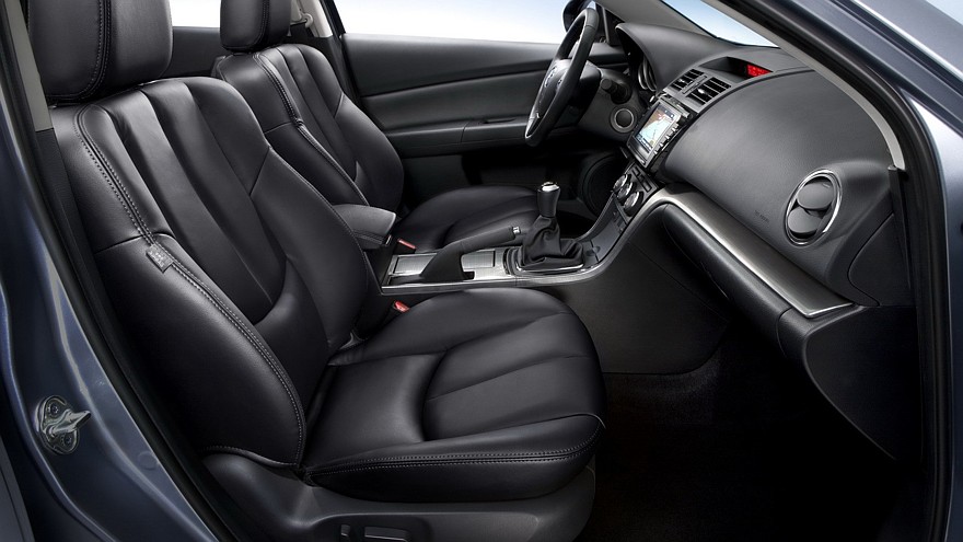 На фото: салон Mazda6 (GH) '2010–12