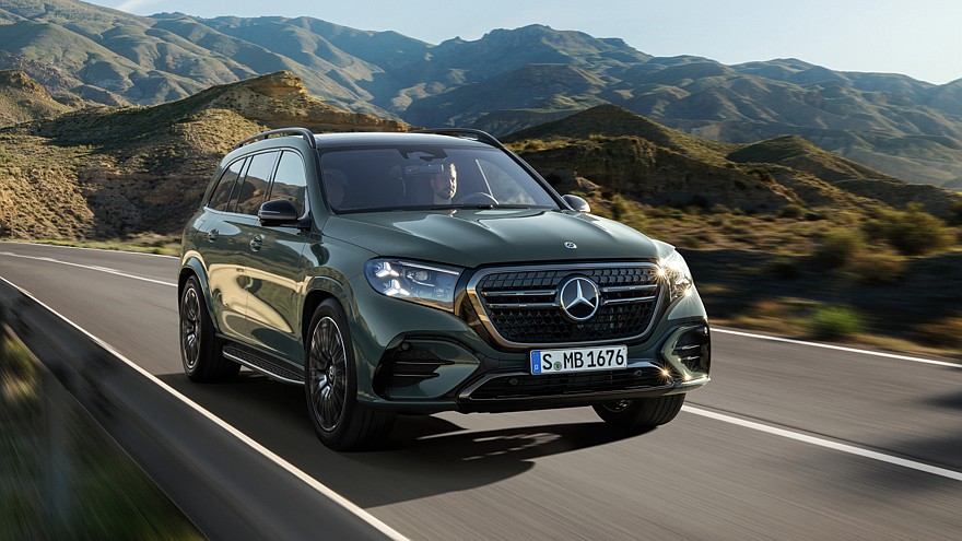На фото: обновлённый кроссовер Mercedes-Benz GLS