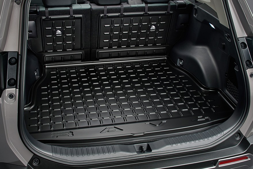 На фото: новый Toyota RAV4 Adventure