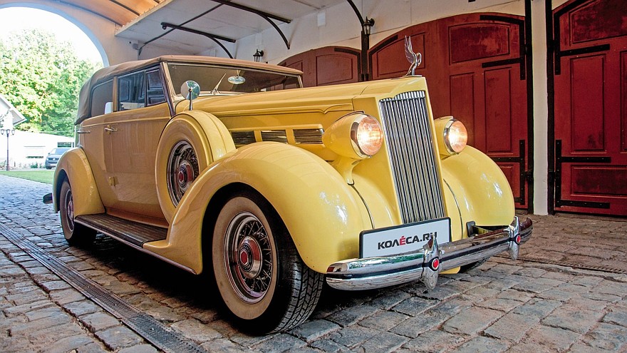 Packard Eight 1937 жёлтый три четверти (5)