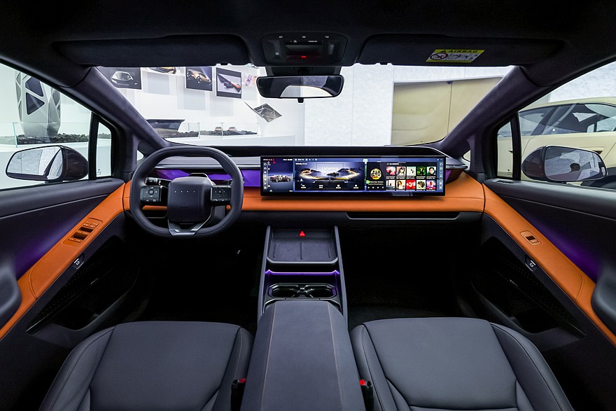 На фото: салон Hyundai Ioniq V