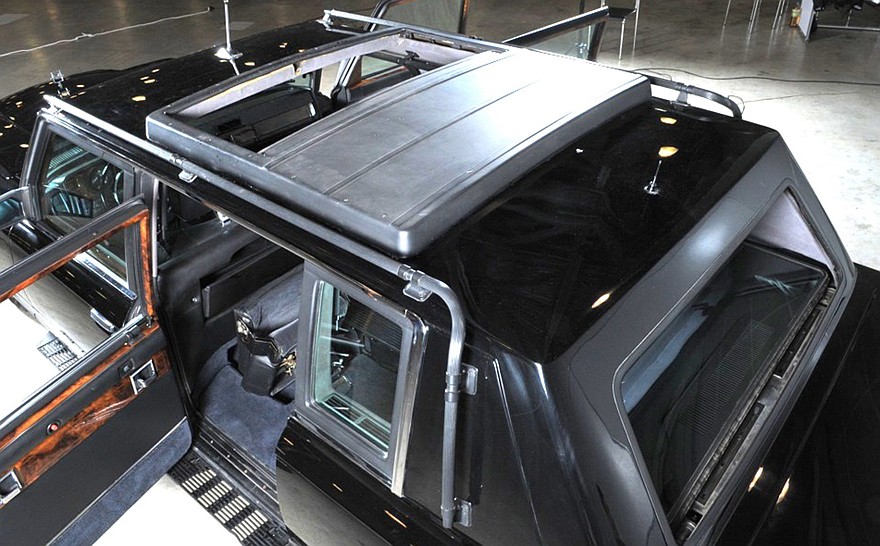 Кузов машины ЗИЛ-41072 с люком в крыше, боковыми поручнями и подножками