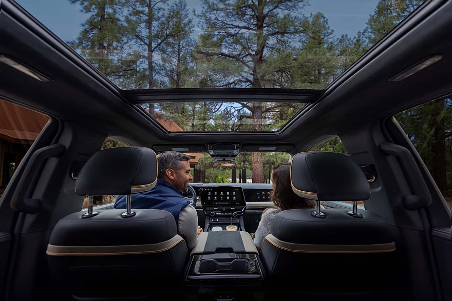 На фото: салон нового Chevrolet Silverado High Country
