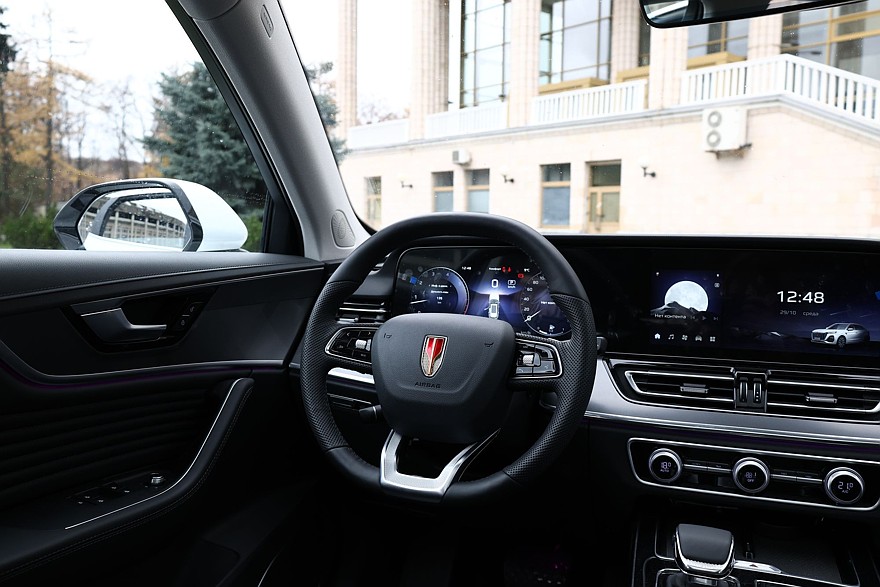 Больше не компромисс: необычный тест-драйв Hongqi HS5