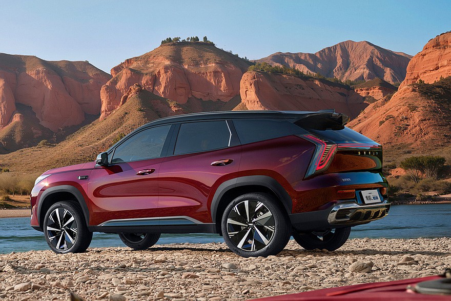 Гибрид Geely Boyue L i-HEV