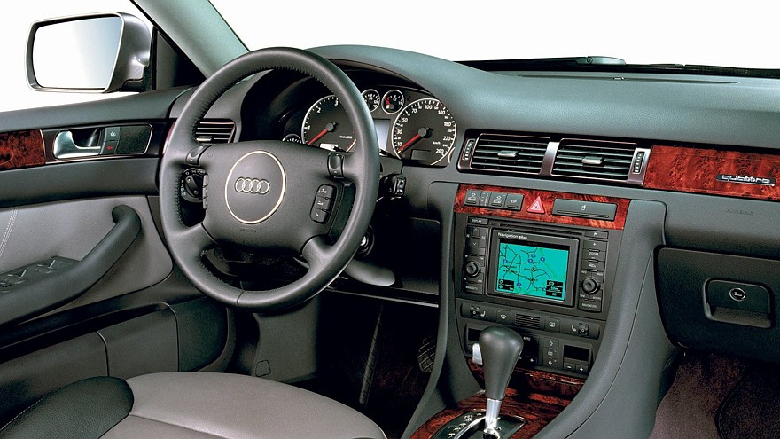 На фото: Audi Allroad quattro 4.2 (2002)