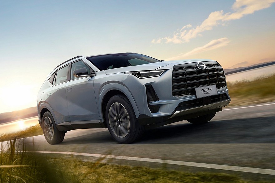 А это GAC Trumpchi GS4 Max, он же GAC GS4 в России и на других экспортных рынках. Считающийся в Китае «четвертым» поколением кроссовер сделан на базе GAC Trumpchi Emkoo, который уже покинул домашний рынок