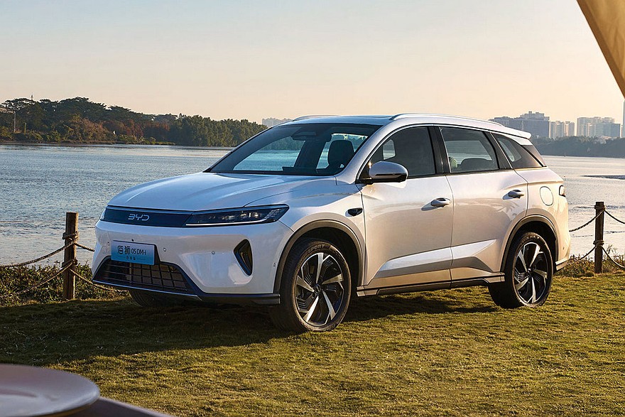 Гибридный BYD Sealion 05 DM-i образца 2025 года