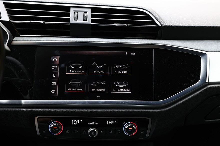 Красное знамя против четырёх колец: сравнительный тест Hongqi HS3 и Audi Q3