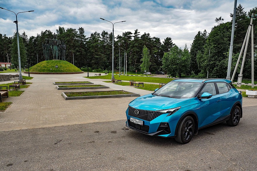 По Волоколамскому шоссе: первая ГЭС, две усадьбы и «штурмгешутц»