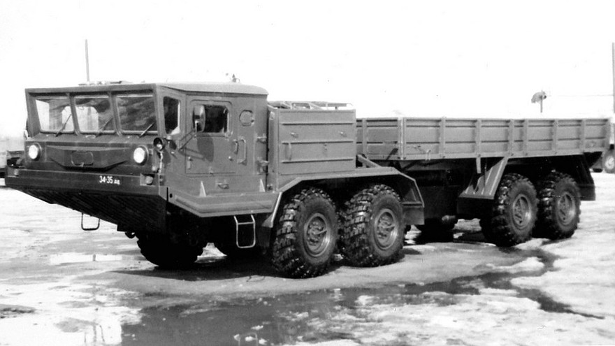 Бортовой 14-тонный БАЗ-69506 с одним 300-сильным дизелем. 1994 год