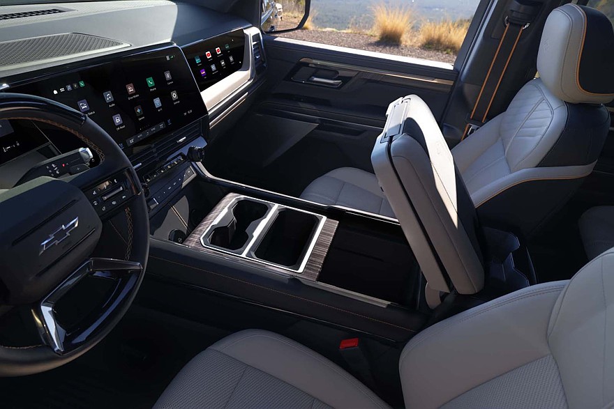 На фото: салон нового Chevrolet Silverado High Country