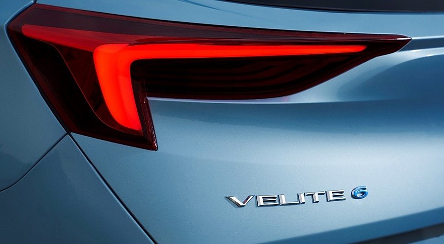 Тизер серийного хэтча Buick Velite 6. Эту модель тоже представят в Китае 17 апреля