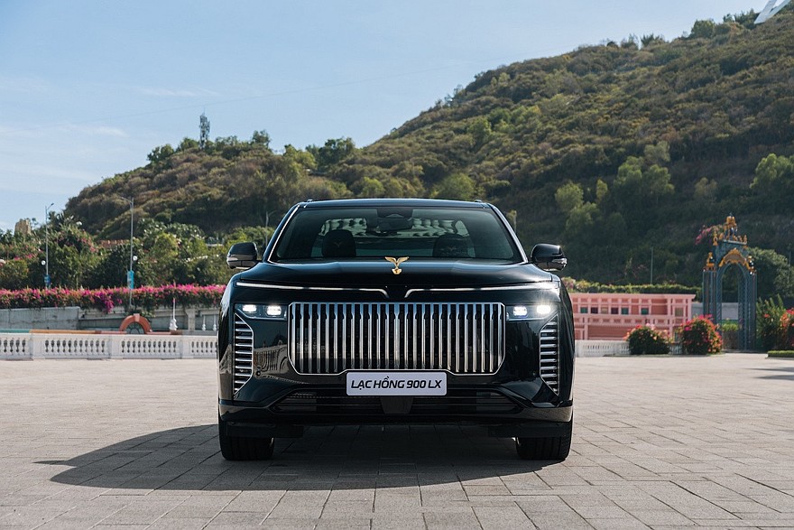 Представленный в прошлом году кроссовер VinFast Lac Hong 900 LX на базе массового электрокара VinFast VF 9