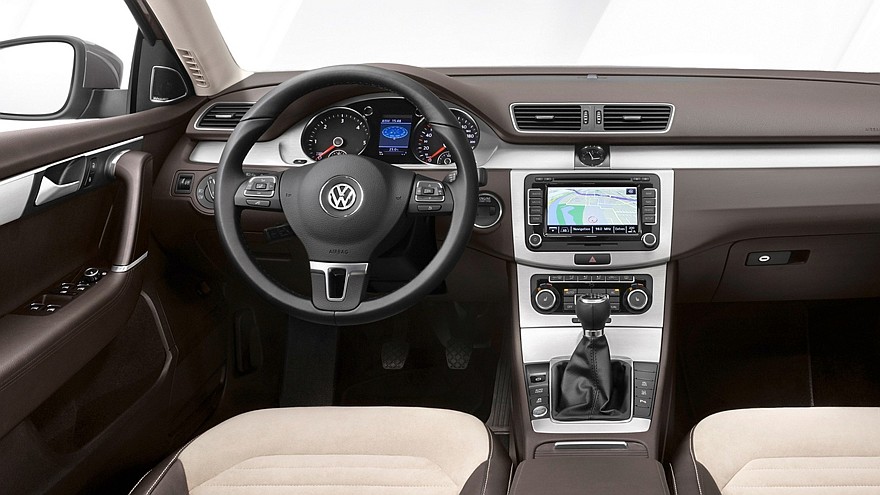 На фото: Торпедо Volkswagen Passat TSI (B7) '2010–14