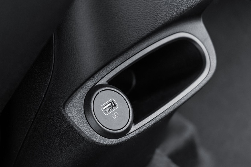 Электронные системы и панорамная крыша: изучаем комплектации Solaris HC