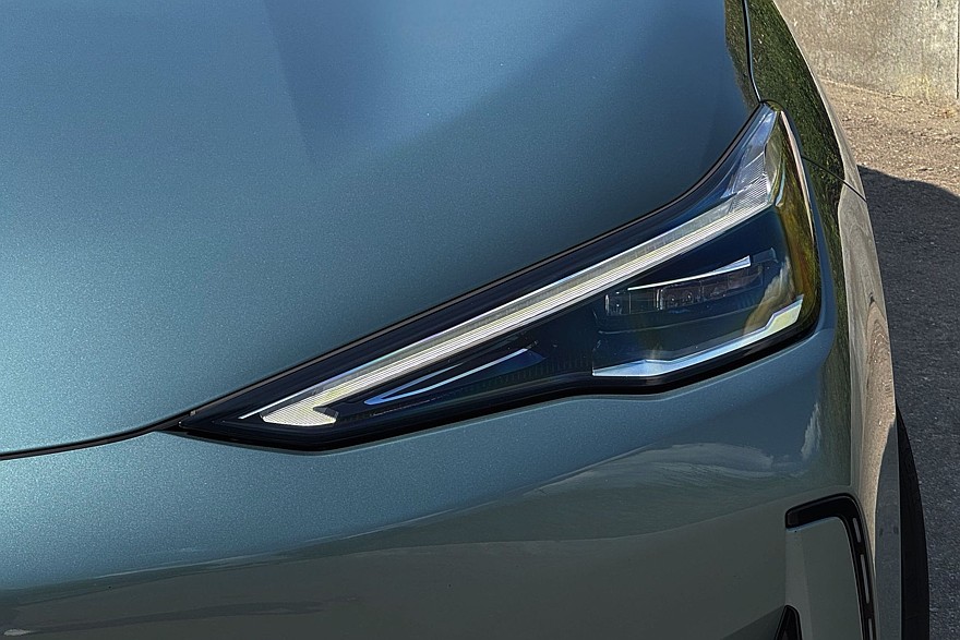 Зарядить быстрее, чем настроить: тест-драйв Geely EX5