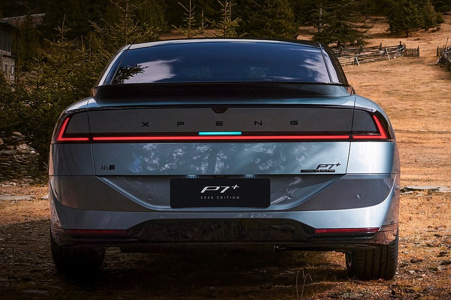 Обновленный Xpeng P7+