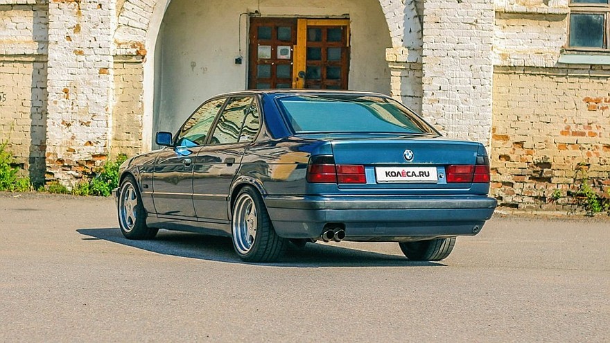 BMW-5-серии-E34-сзади