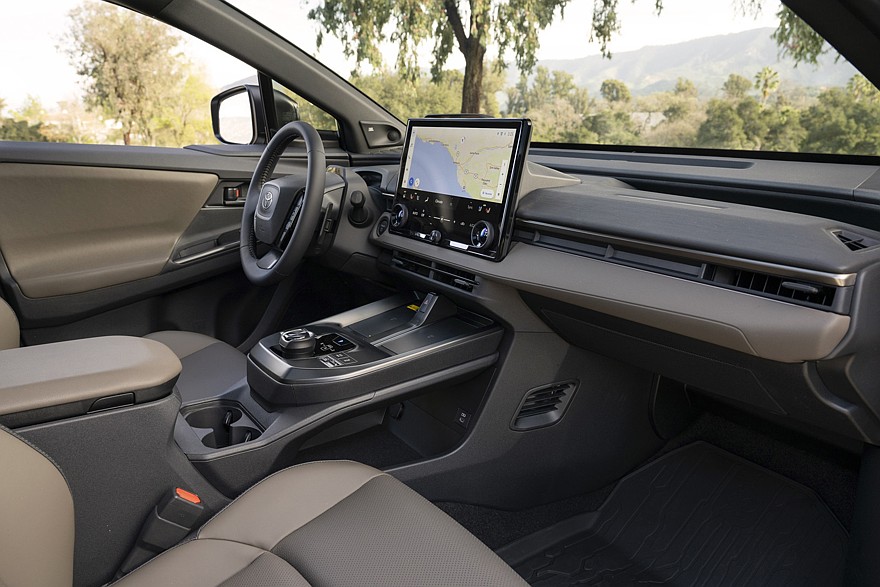 На фото: салон Toyota bZ Woodland