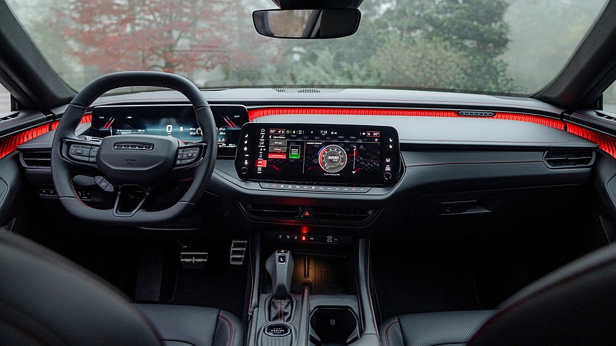 Различные версии актуального Dodge Charger