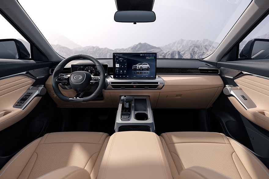 А это GAC Trumpchi GS4 Max, он же GAC GS4 в России и на других экспортных рынках. Считающийся в Китае «четвертым» поколением кроссовер сделан на базе GAC Trumpchi Emkoo, который уже покинул домашний рынок