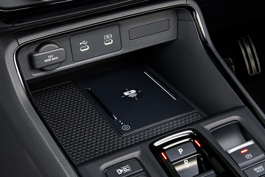 На фото: салон Honda CR-V e:HEV RS Black Edition