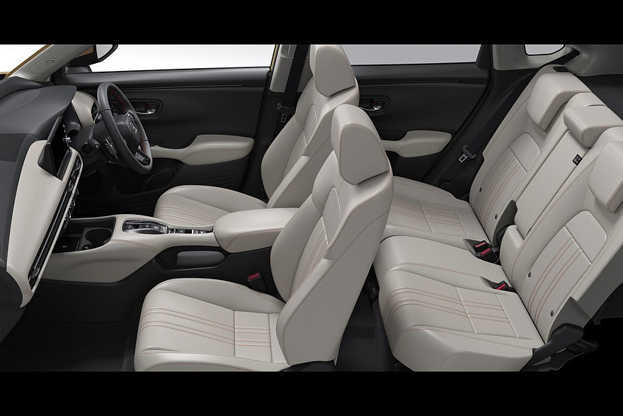 Топовый Honda ZR-V Cross Touring. За накладки на дверях нужно доплачивать