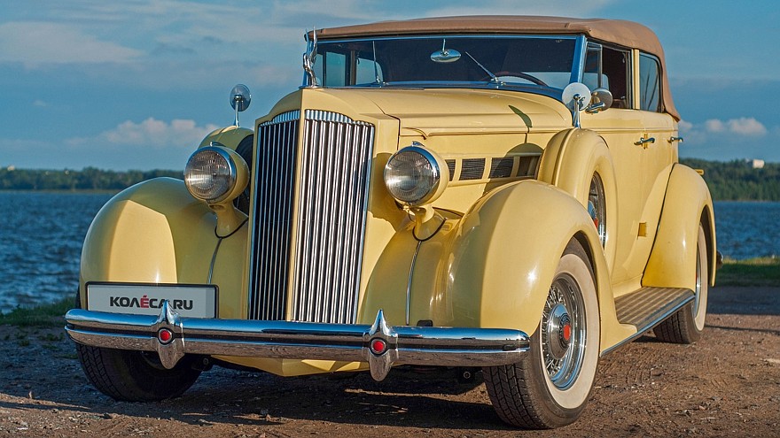 Packard Eight 1937 жёлтый три четверти (3)
