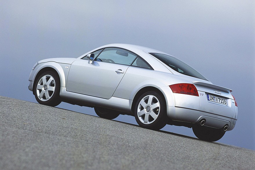 Четыре кольца эгоиста: как появилась Audi TT и как она опозорилась на автобанах