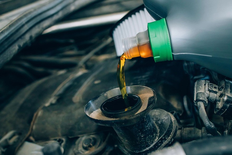 Спасти стареющий автопарк: особенности моторных масел для автомобилей с большим пробегом