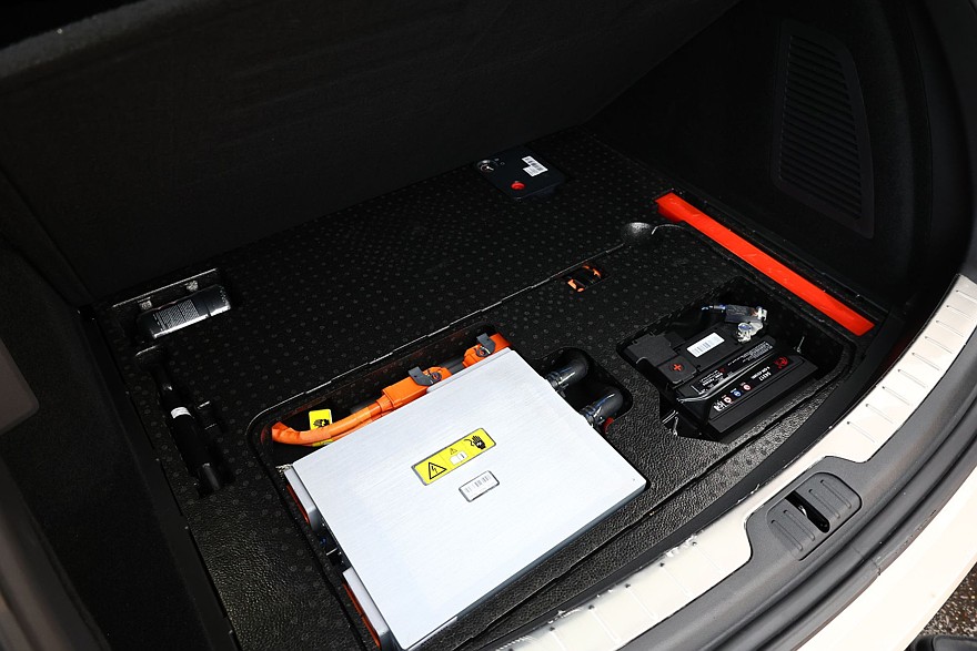 Выбираем кроссовер для дальних поездок: батарея, зарядка и запас хода от 1000 км