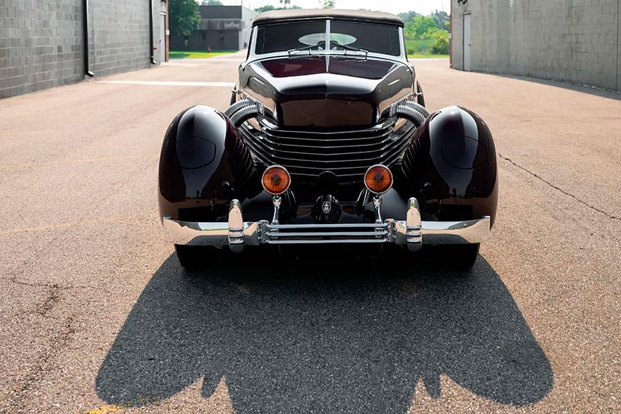 Cord 812 с наддувным двигателем, Фото: rmsothebys.com