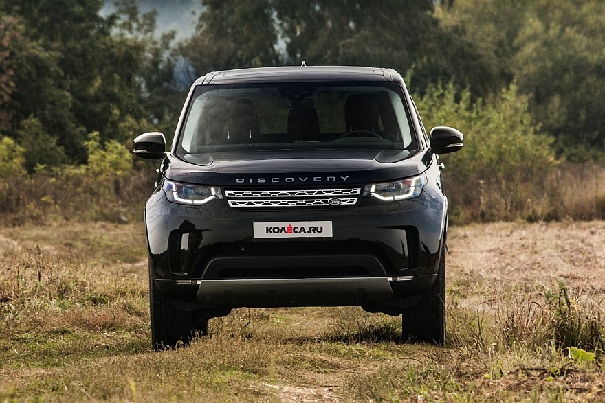 Land Rover Discovery чёрный спереди