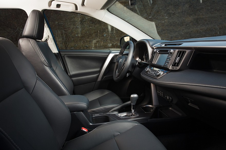 Toyota RAV4 Worldwide '2015–н.в. салон