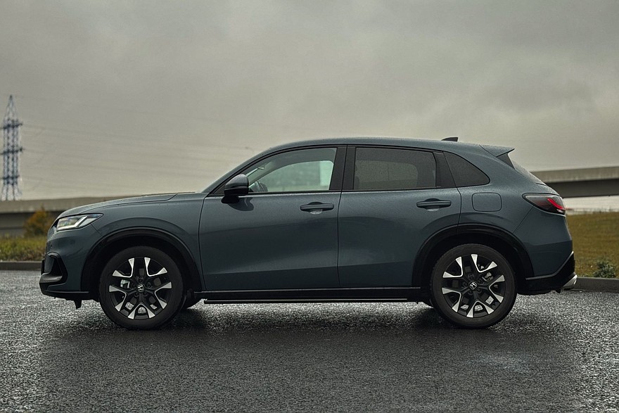 Японский минимализм с европейским лицом: тест-драйв Honda ZR-V