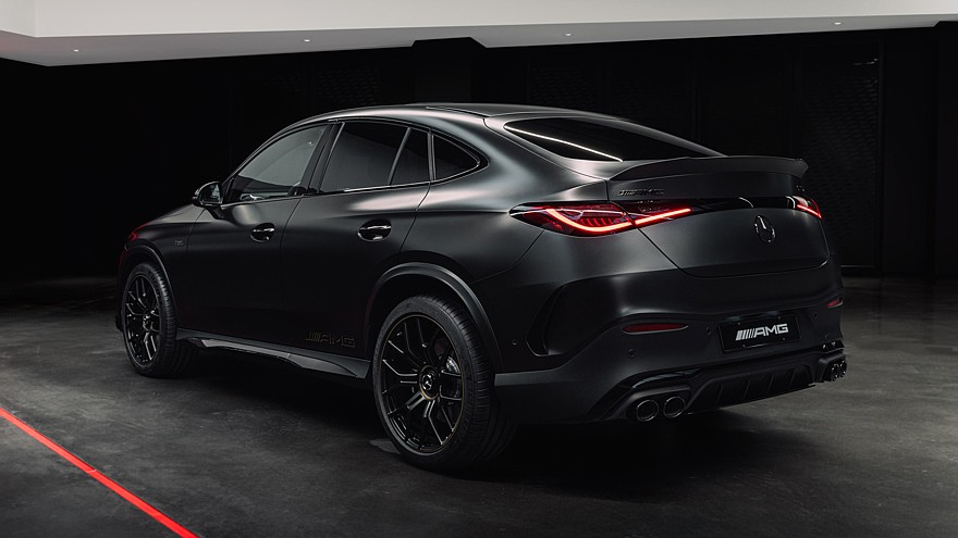 На фото: кросс-купе Mercedes-AMG GLC 53 4Matic+ с пакетом Golden Accents