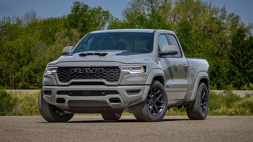 На фото: Ram 1500 Rumble Bee